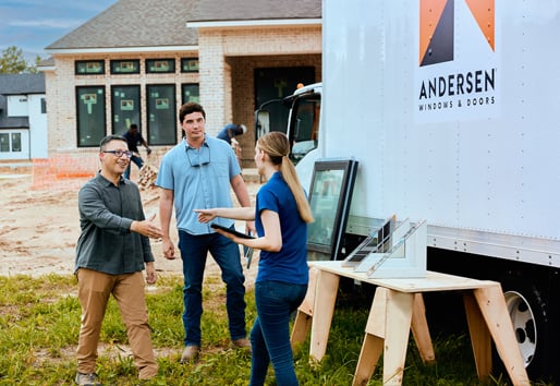 Andersen Expert meeting with contractors on job site